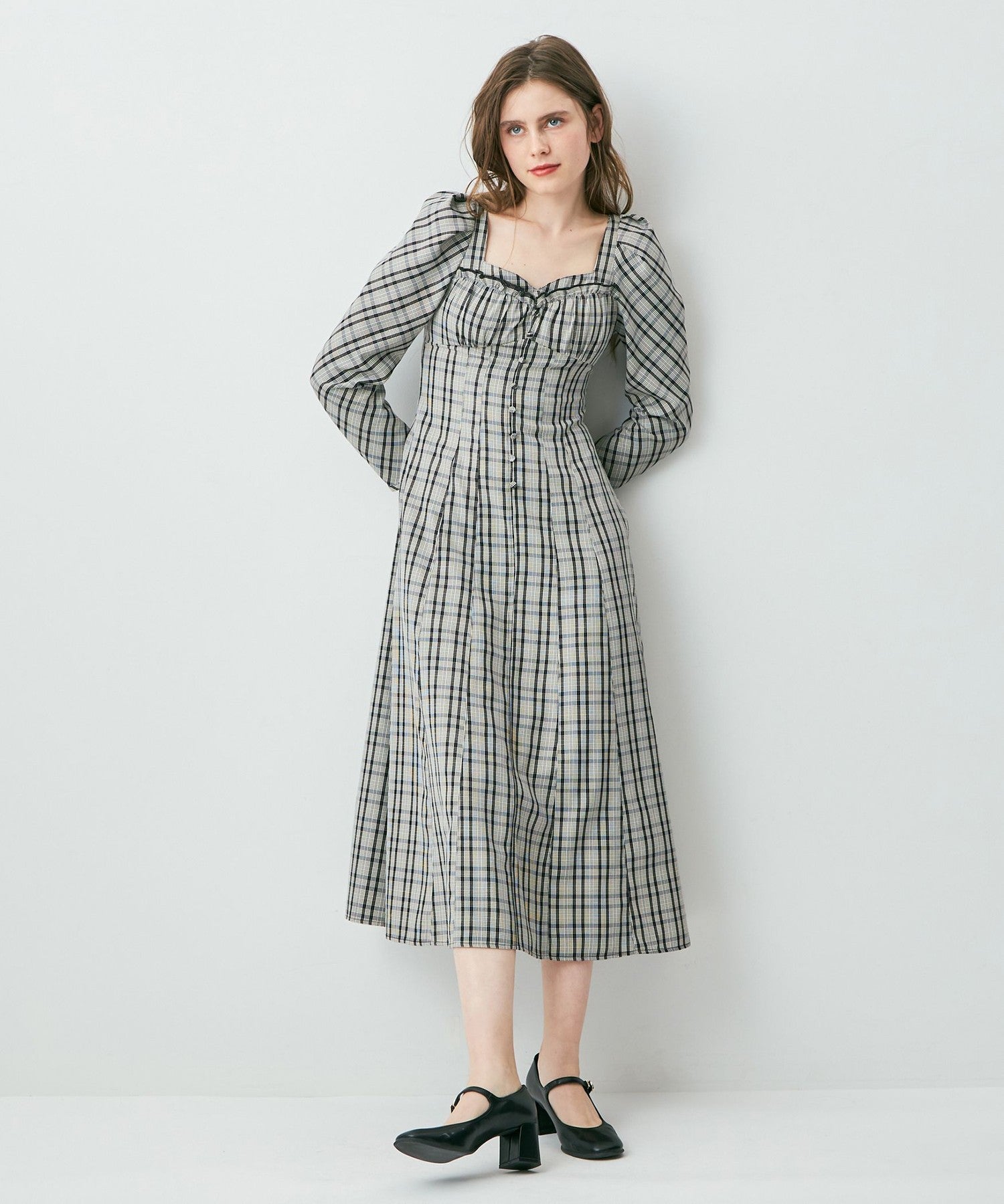 緊身胸衣荷葉邊連身裙