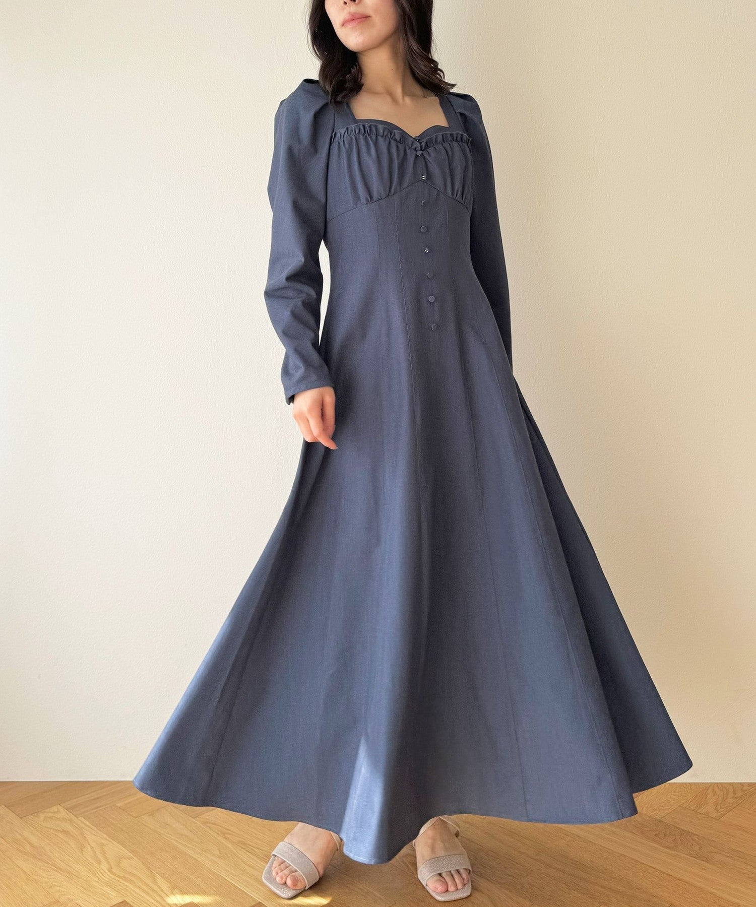 緊身胸衣荷葉邊連身裙