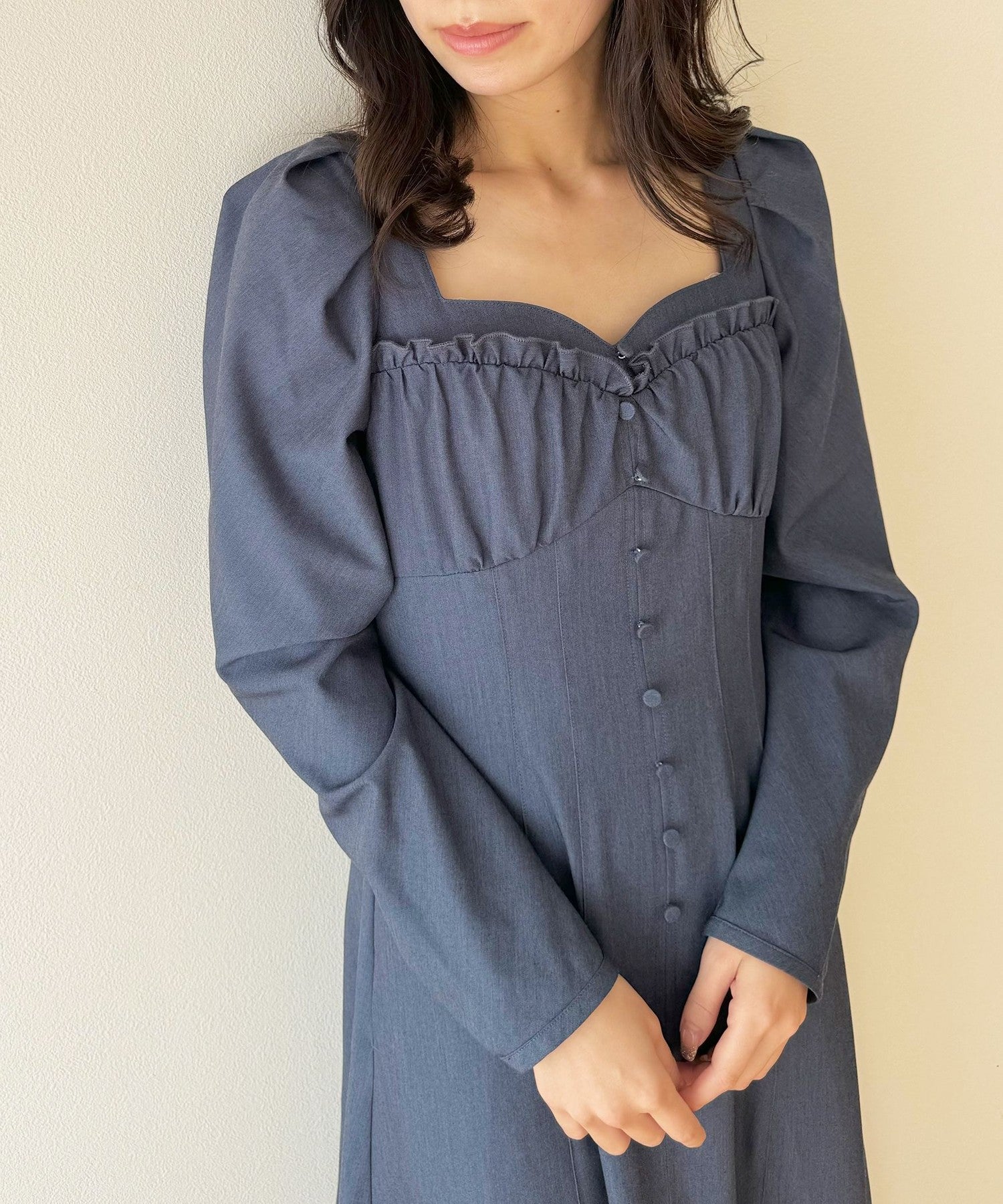 緊身胸衣荷葉邊連身裙