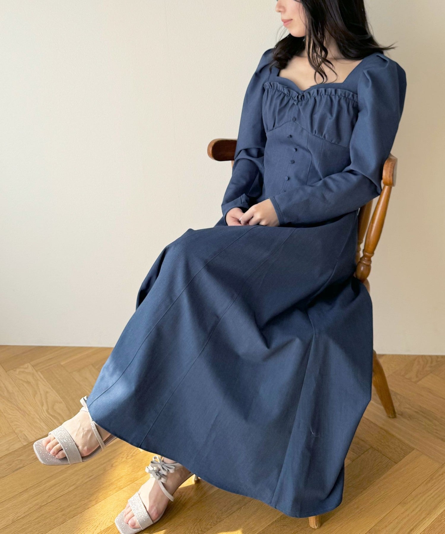 緊身胸衣荷葉邊連身裙