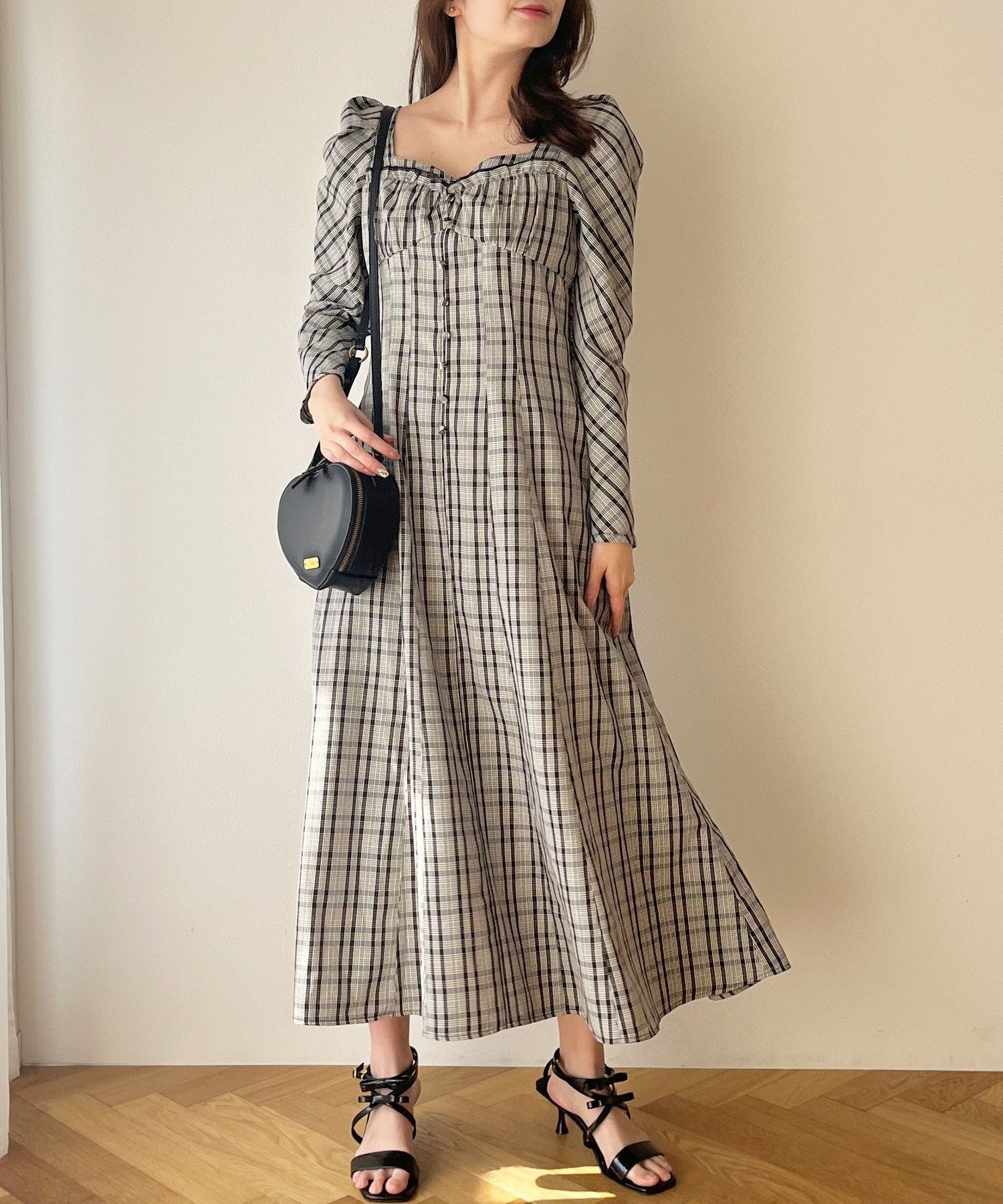 緊身胸衣荷葉邊連身裙