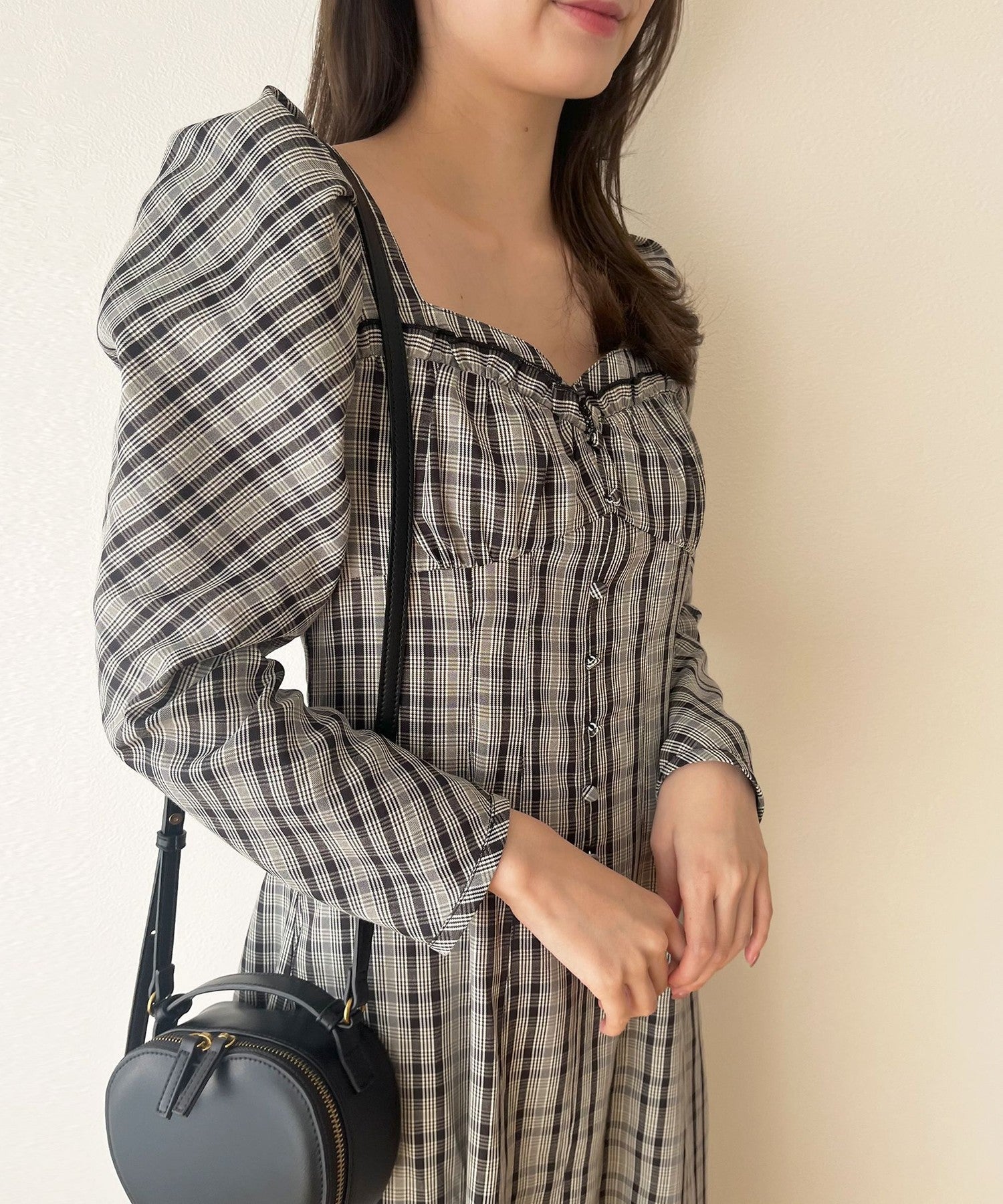 緊身胸衣荷葉邊連身裙