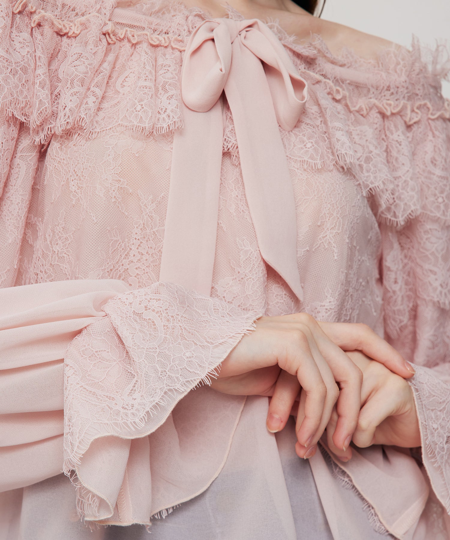 ティアードレースブラウス