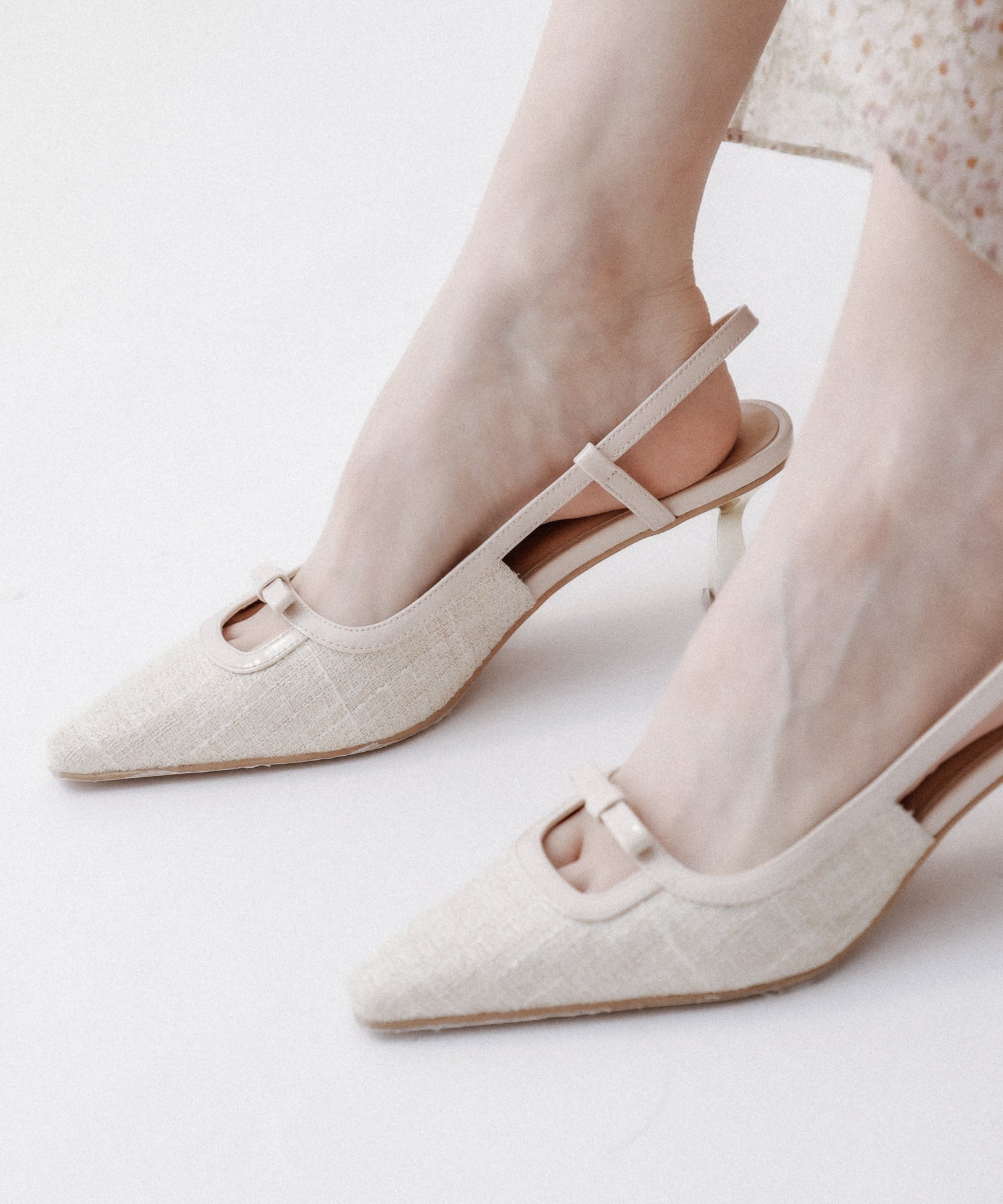 尖頭小號絲帶涼鞋