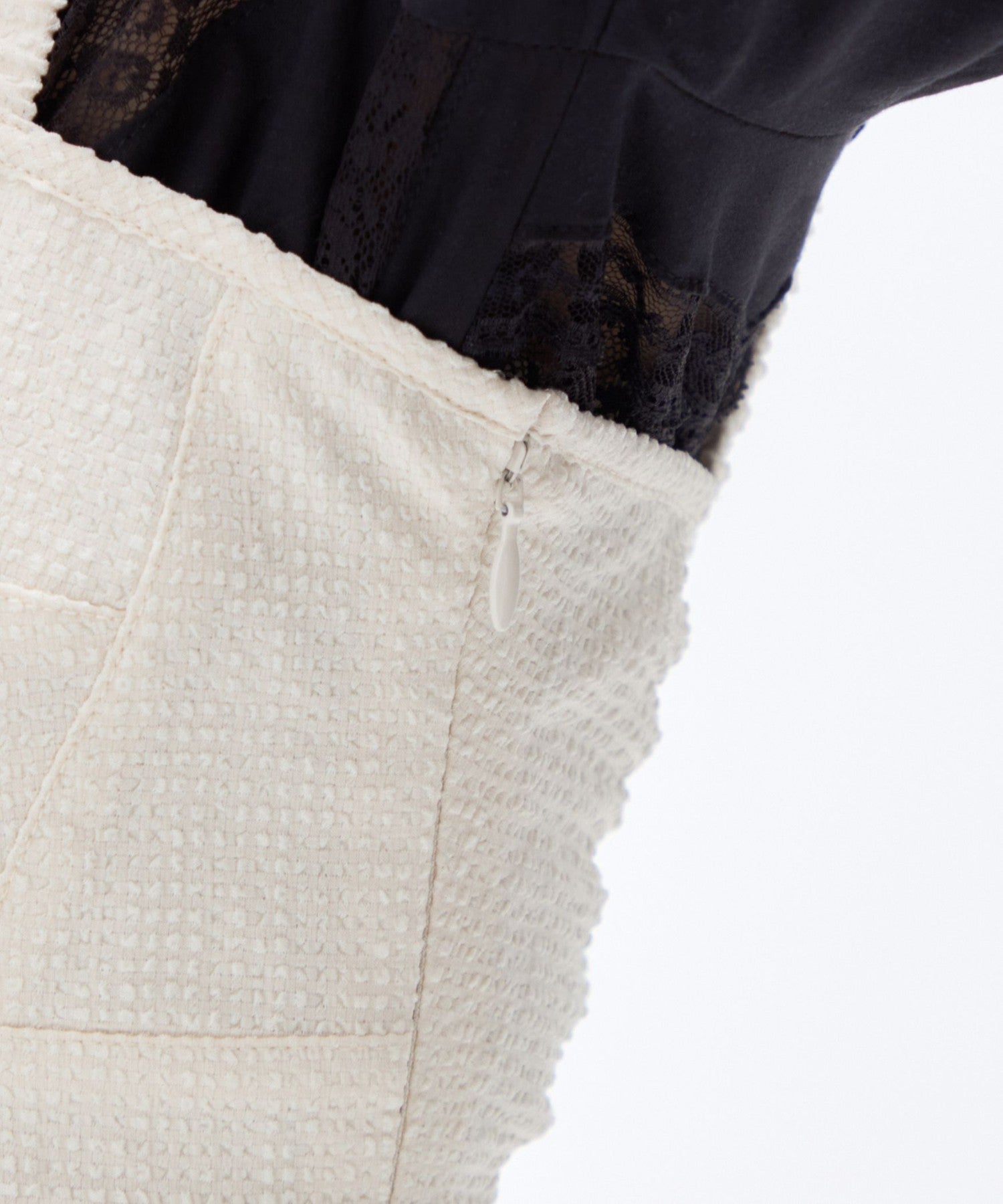 淺色格紋緊身胸衣連身裙