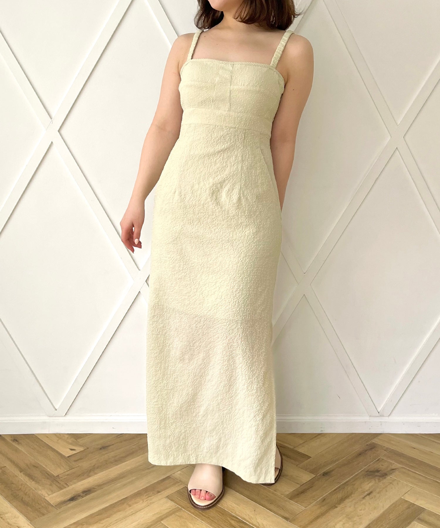 淺色格紋緊身胸衣連身裙