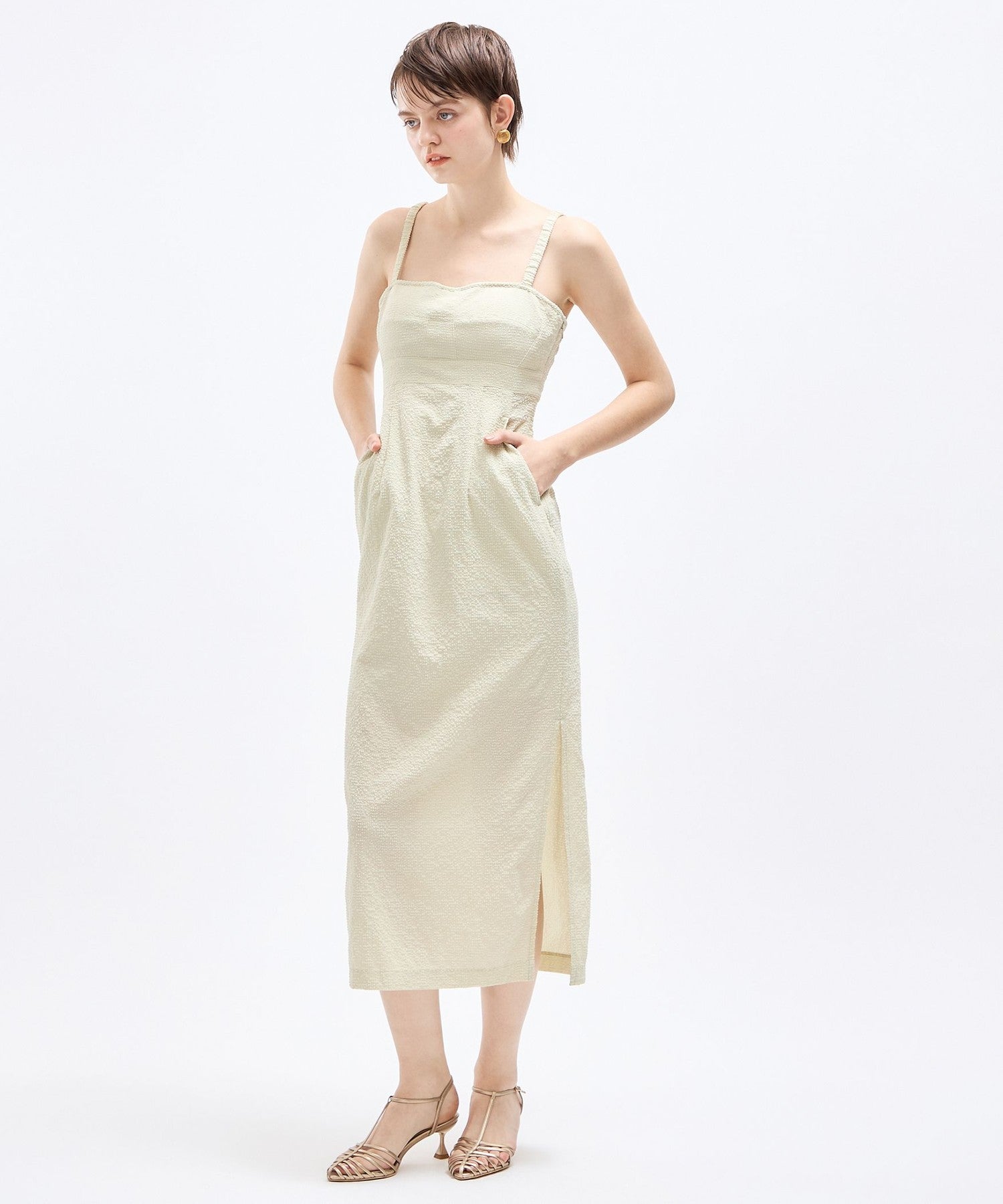 淺色格紋緊身胸衣連身裙