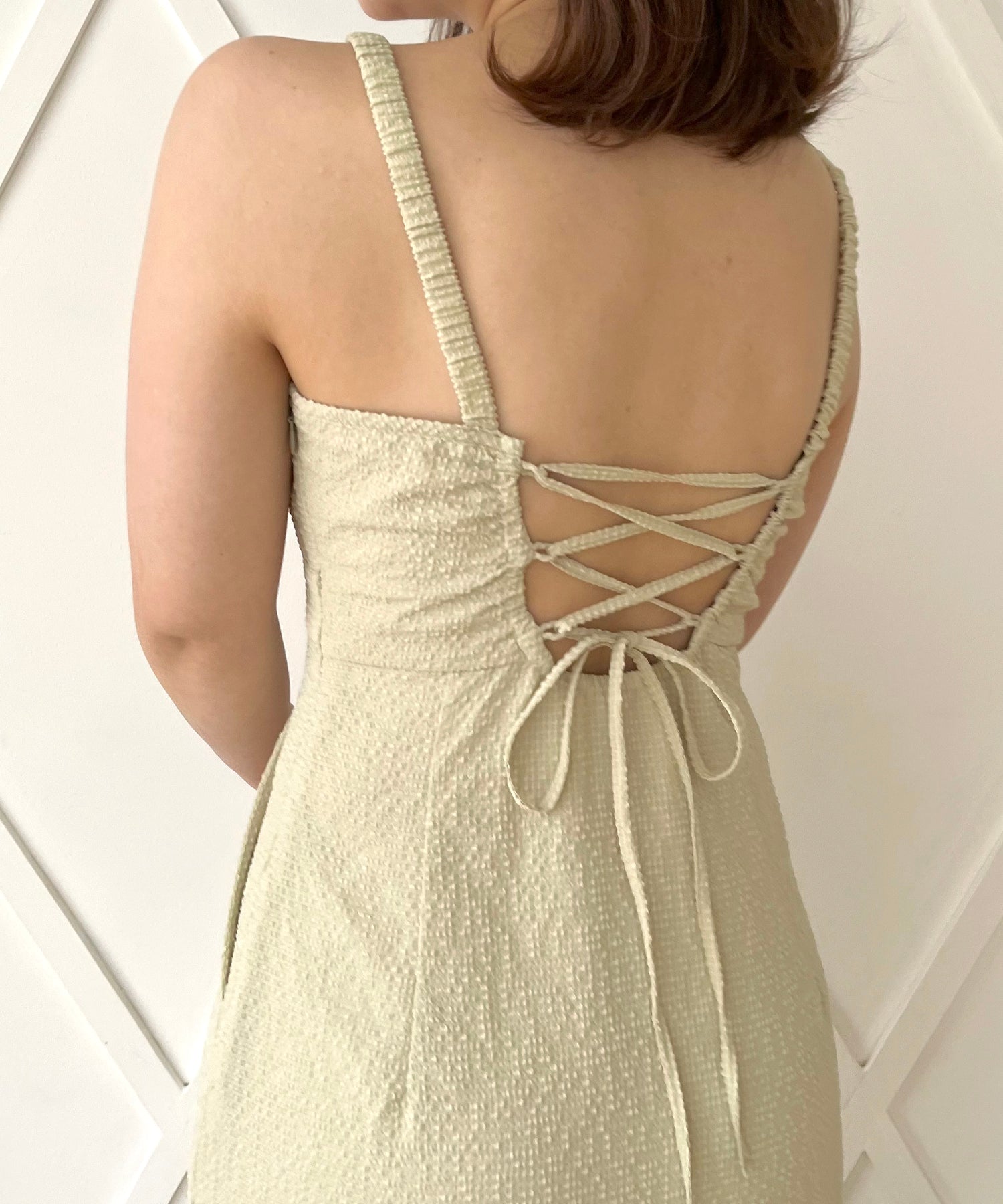 淺色格紋緊身胸衣連身裙