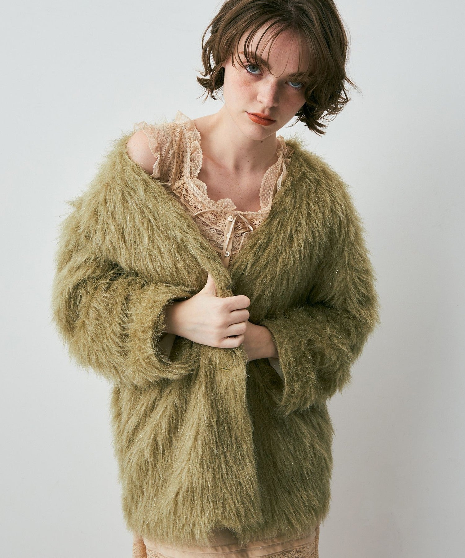 亮色毛茸茸長外套