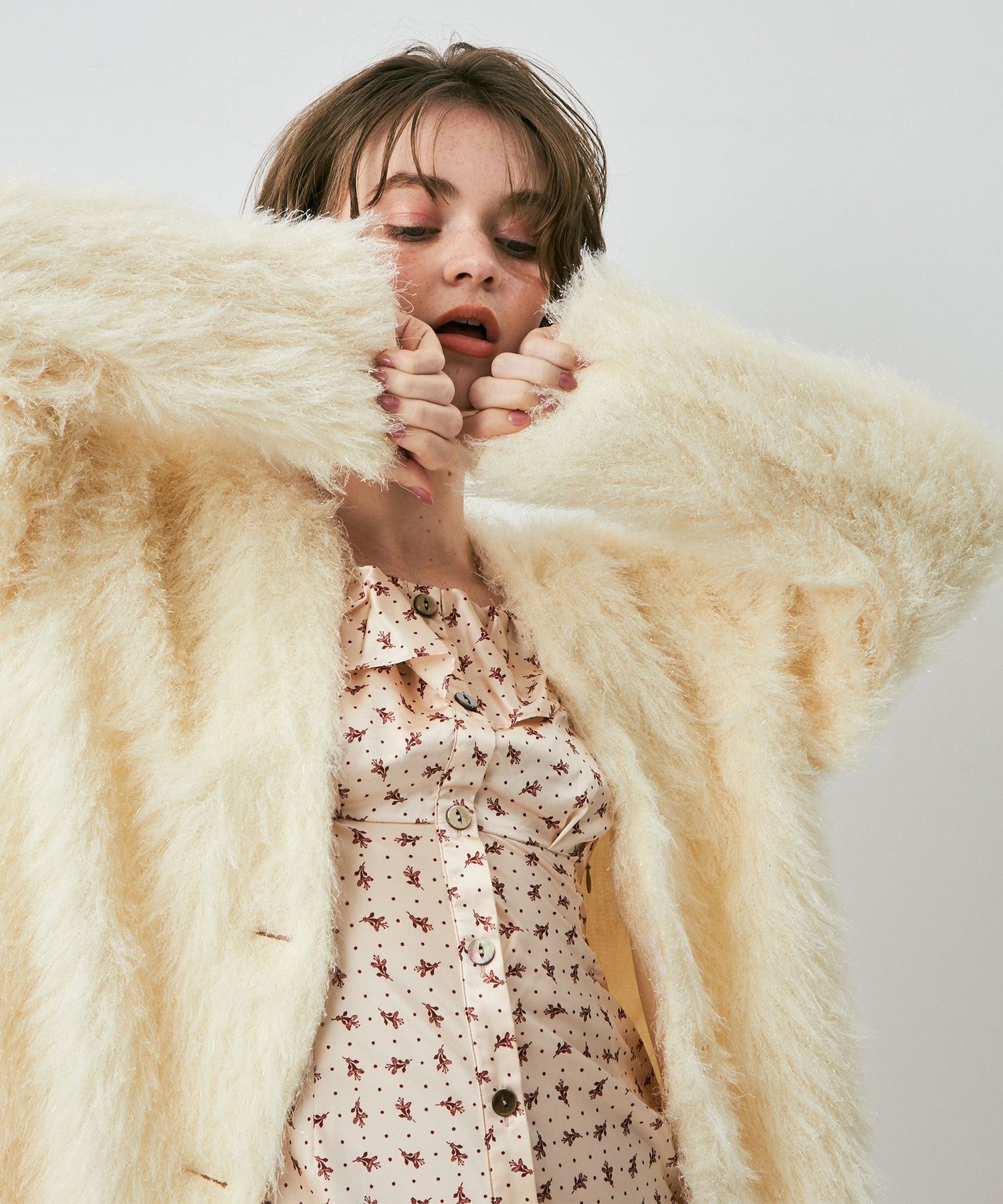 亮色毛茸茸長外套