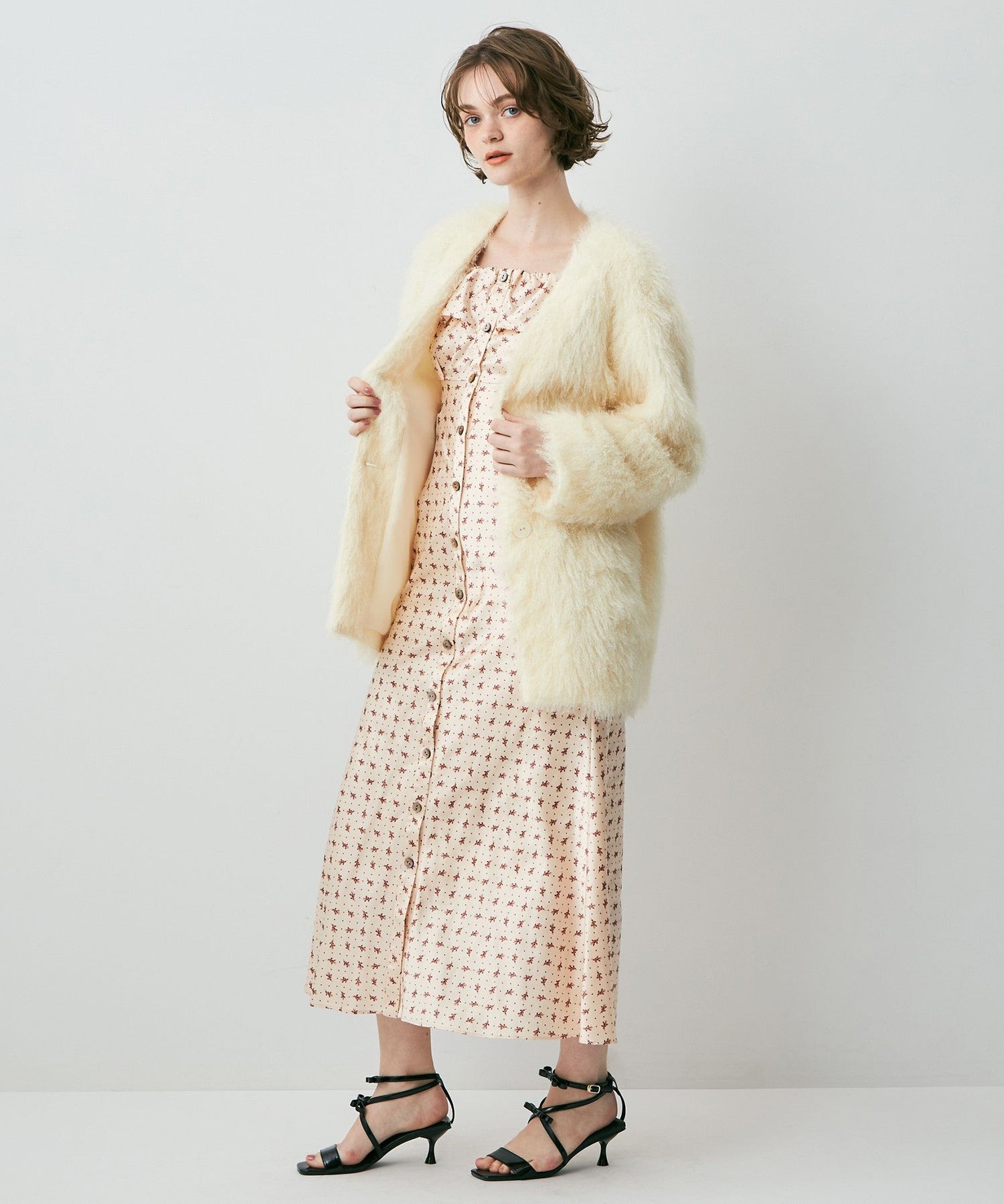 亮色毛茸茸長外套