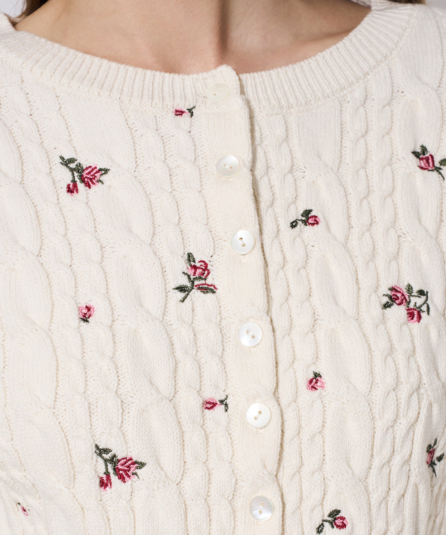 【予約】ローズ刺繍ケーブルカーディガン
