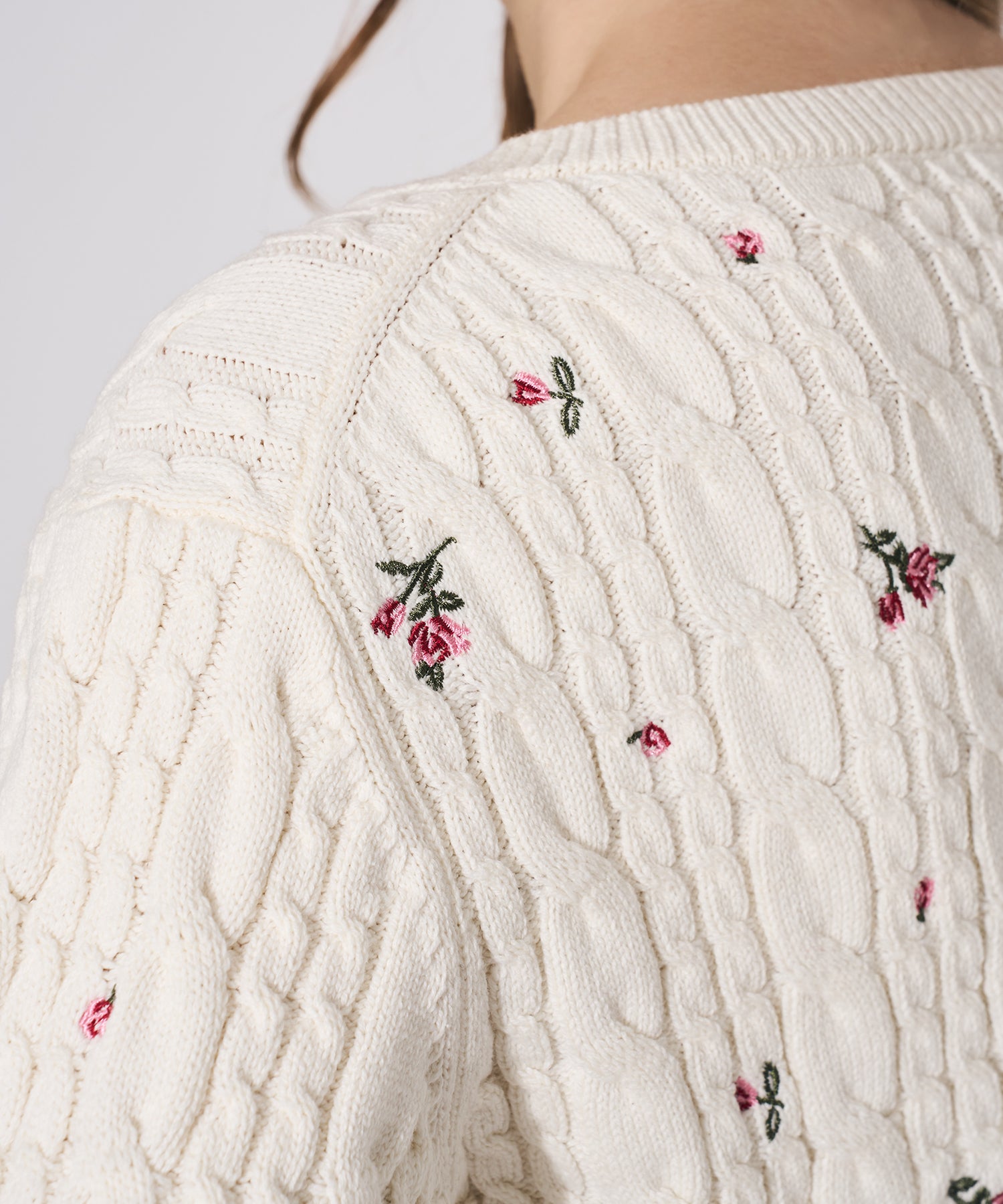【予約】ローズ刺繍ケーブルカーディガン
