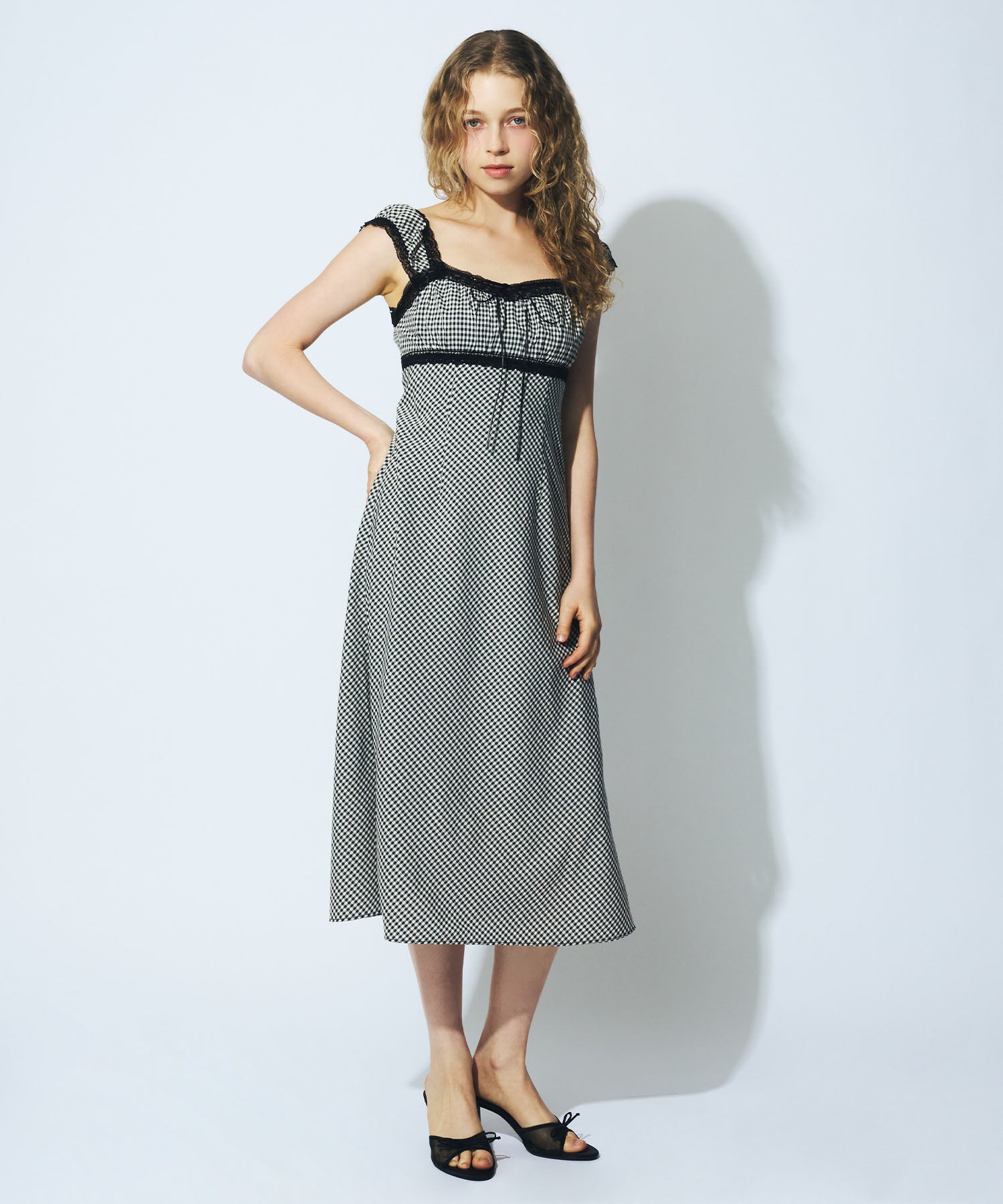 【予約】レースドッキングギャザーワンピース