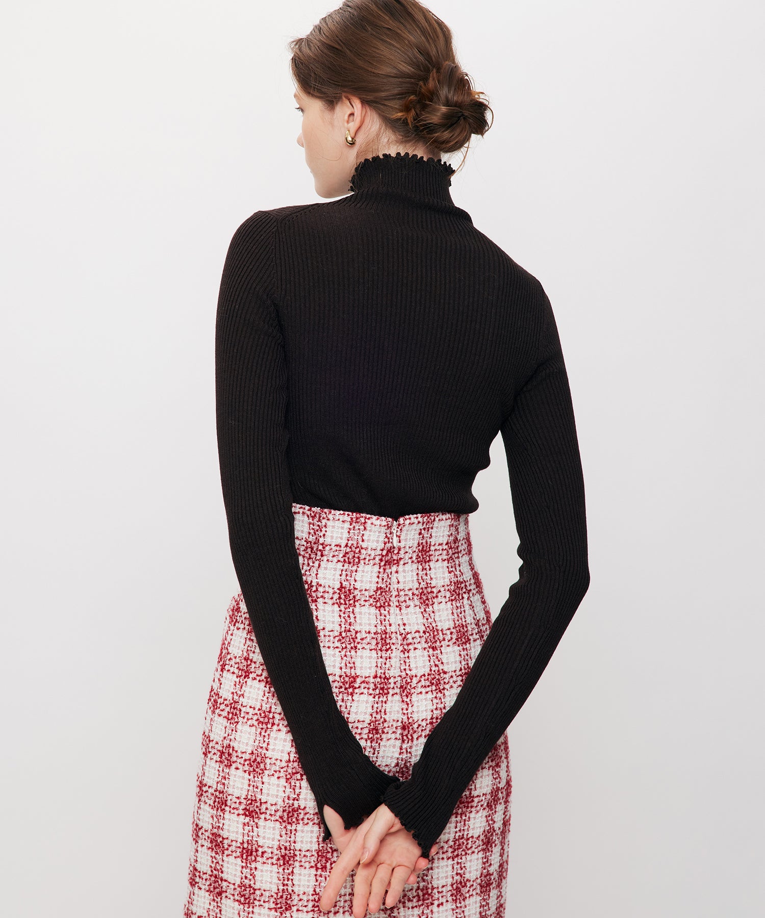 ハイネックリブニット