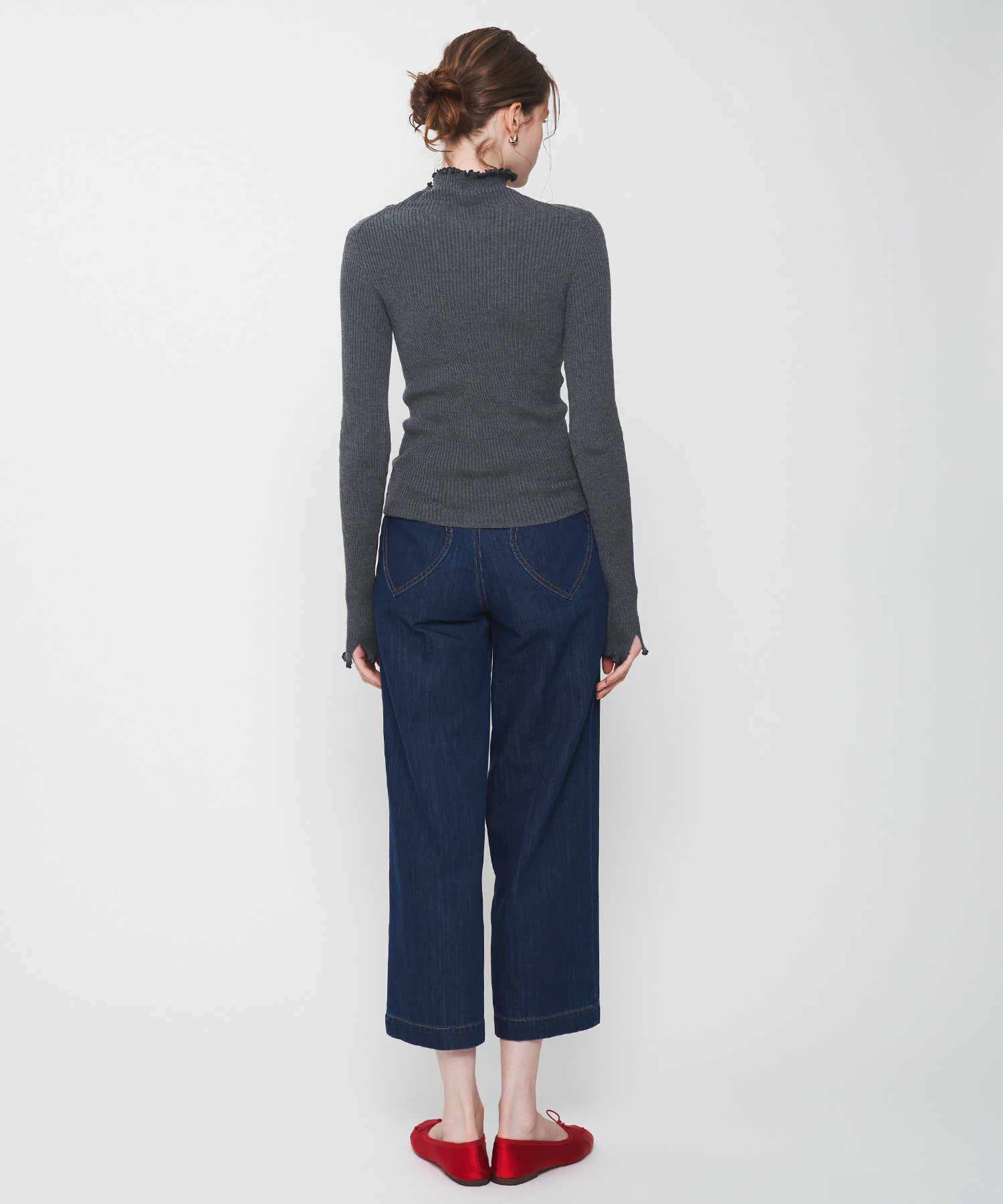 ハイネックリブニット