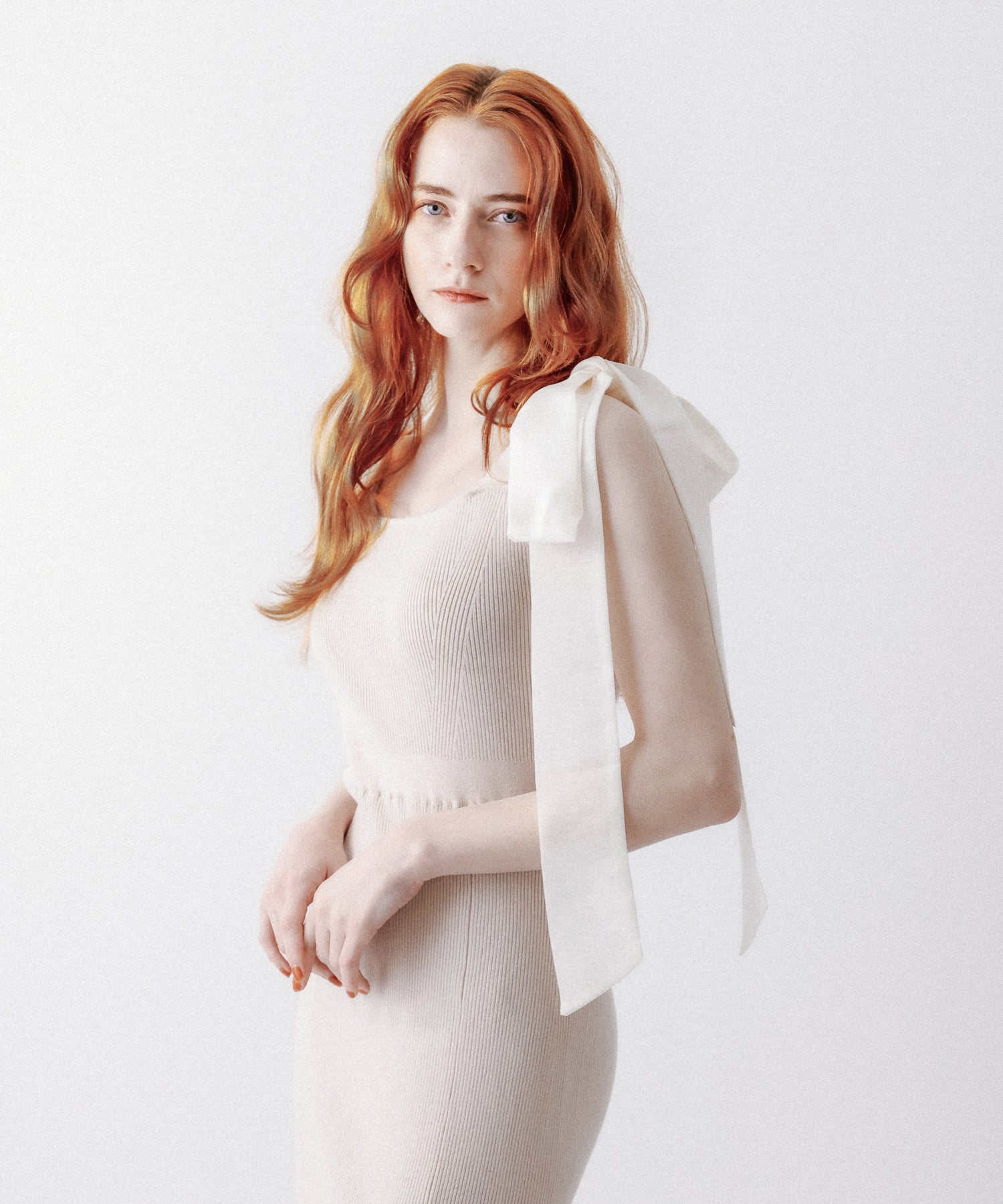 肩部絲帶針織連身裙