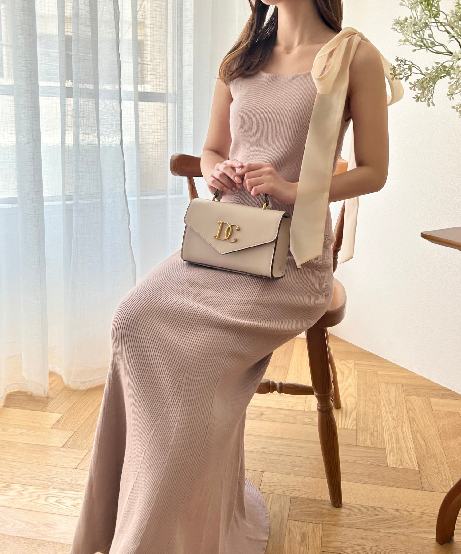 肩部絲帶針織連身裙