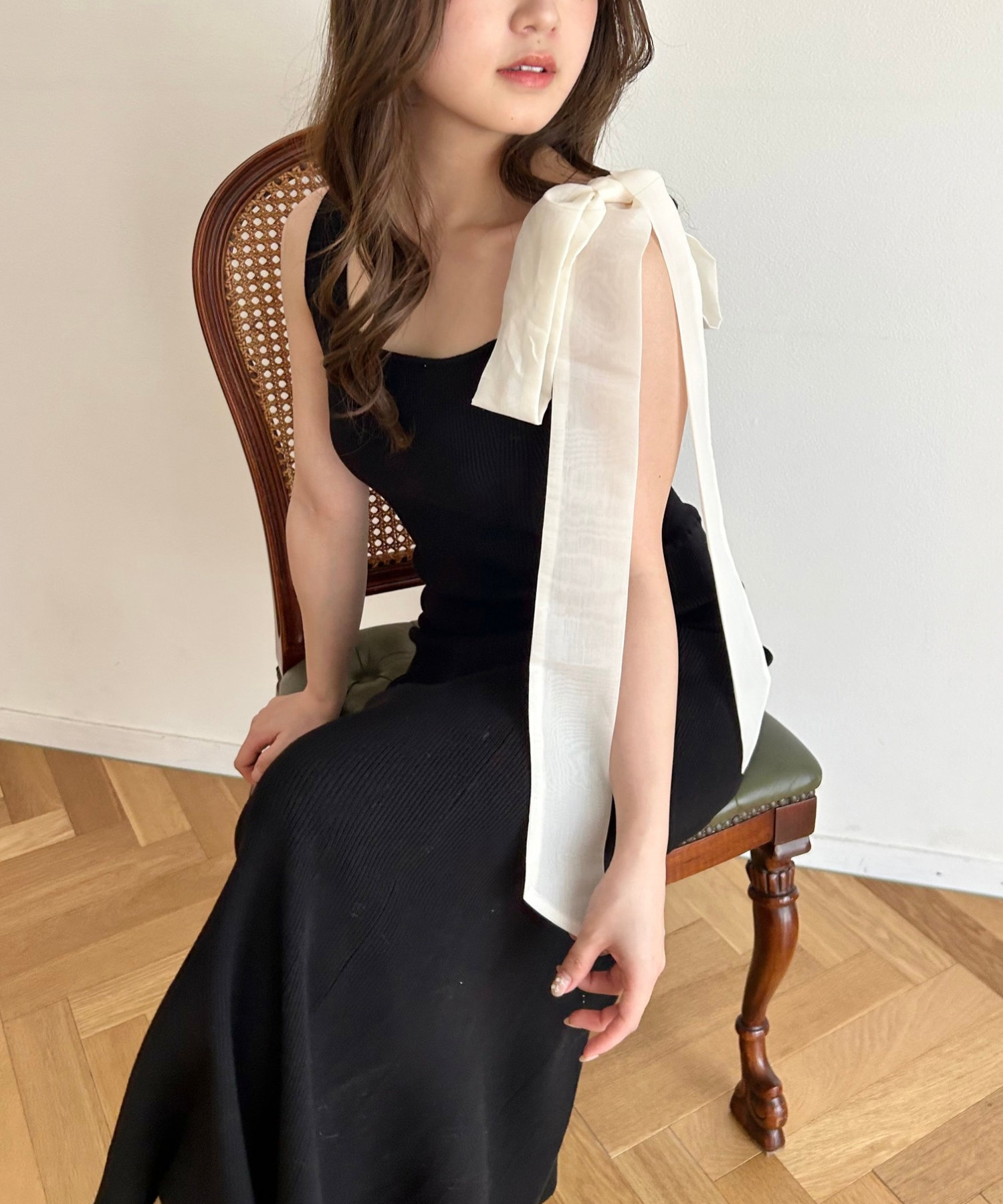 肩部絲帶針織連身裙