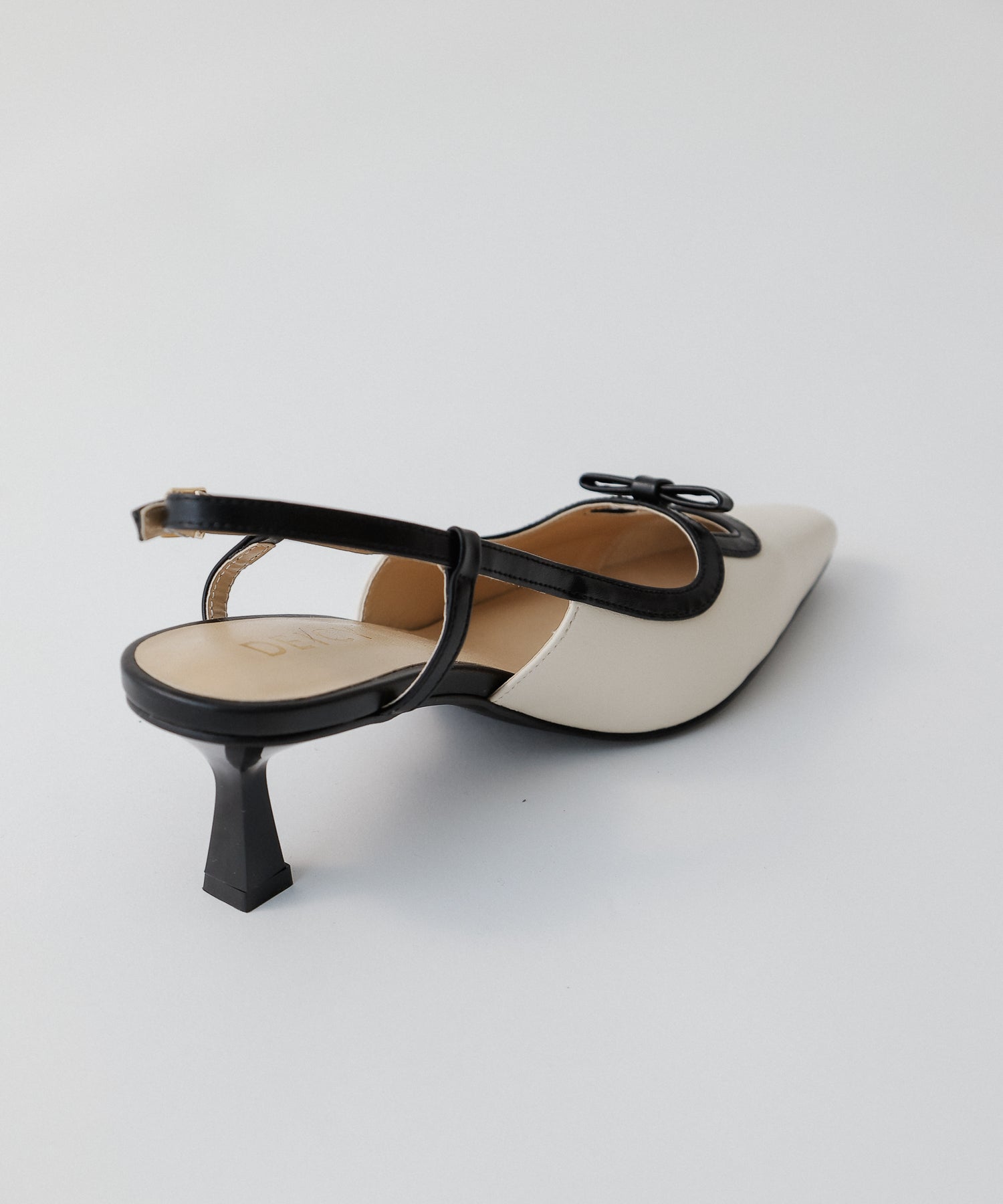 尖頭小號絲帶涼鞋