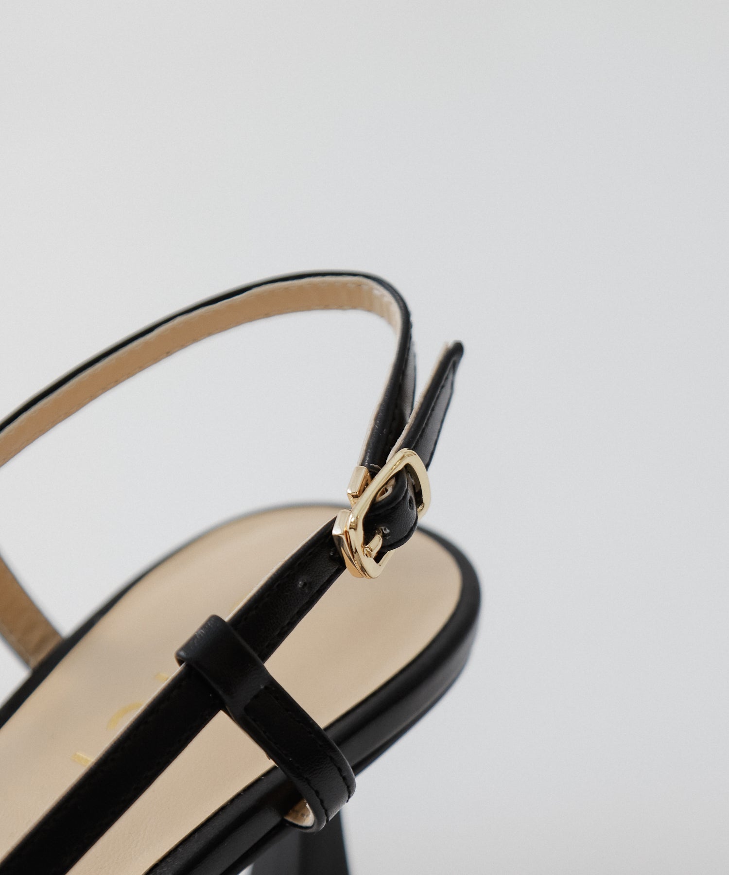 尖頭小號絲帶涼鞋