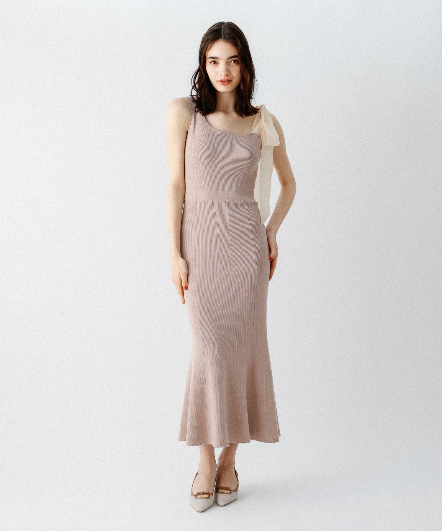 肩部絲帶針織連身裙