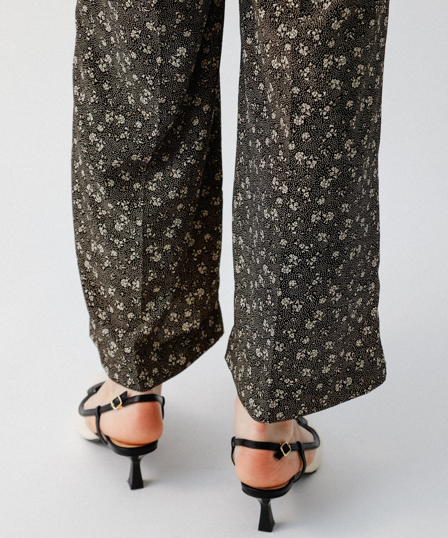 嬌小的花朵合而為一