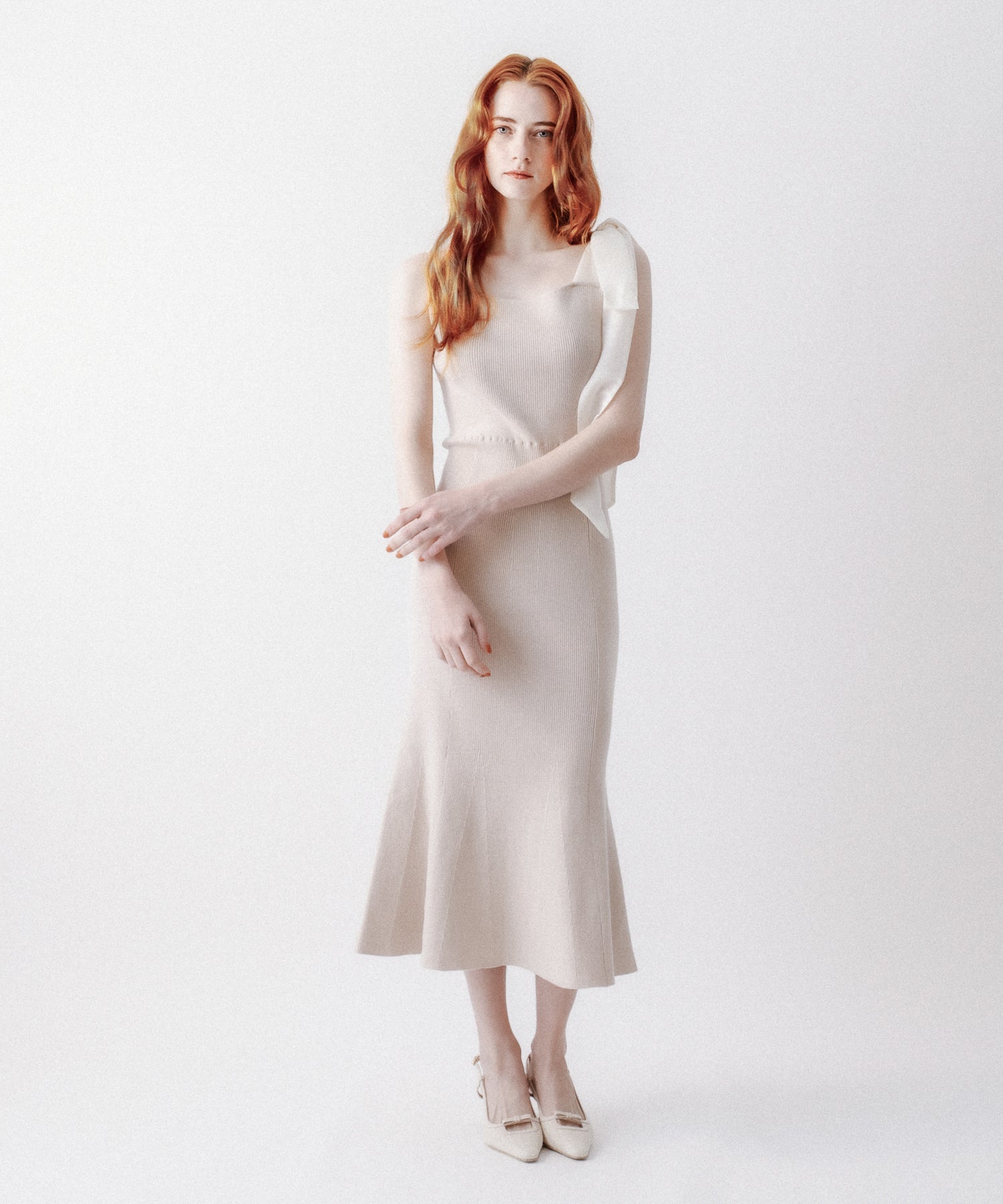 肩部絲帶針織連身裙