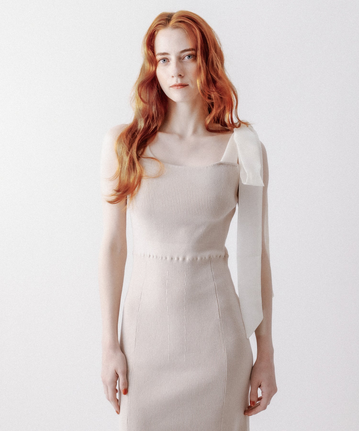 肩部絲帶針織連身裙