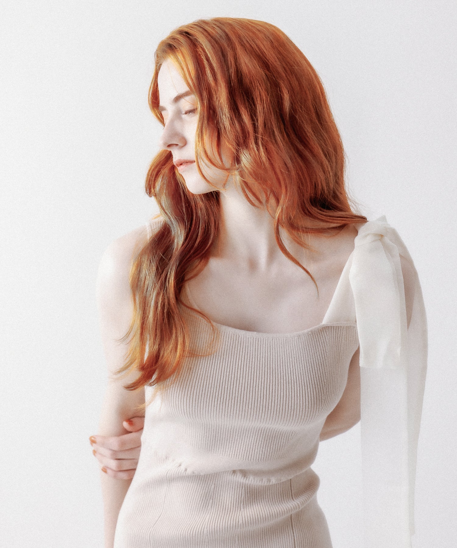 肩部絲帶針織連身裙