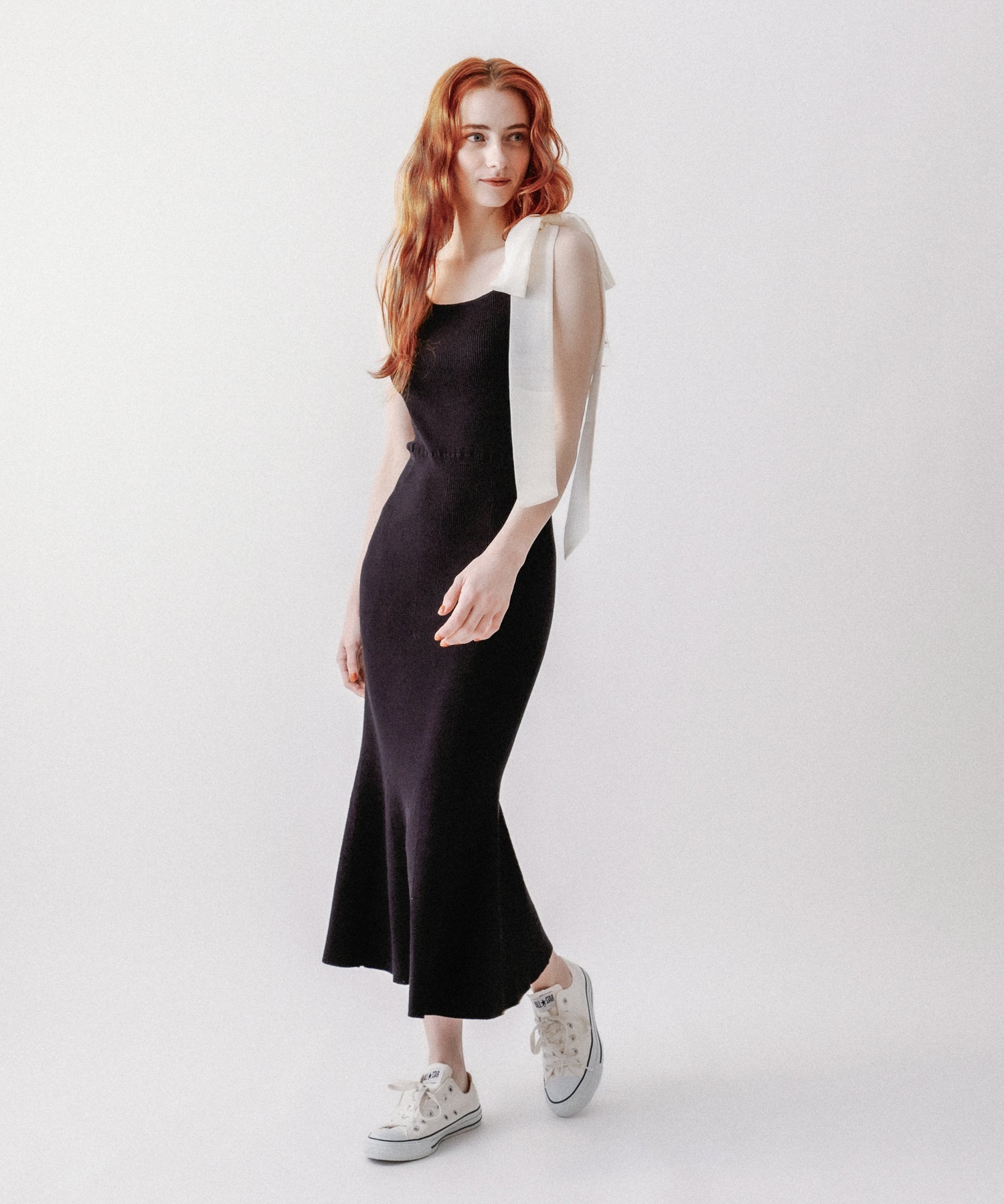 肩部絲帶針織連身裙