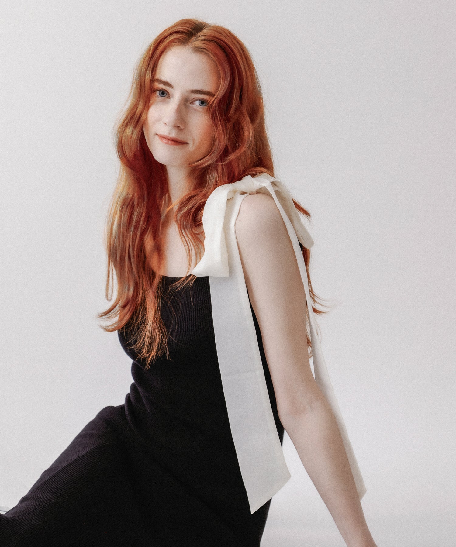 肩部絲帶針織連身裙