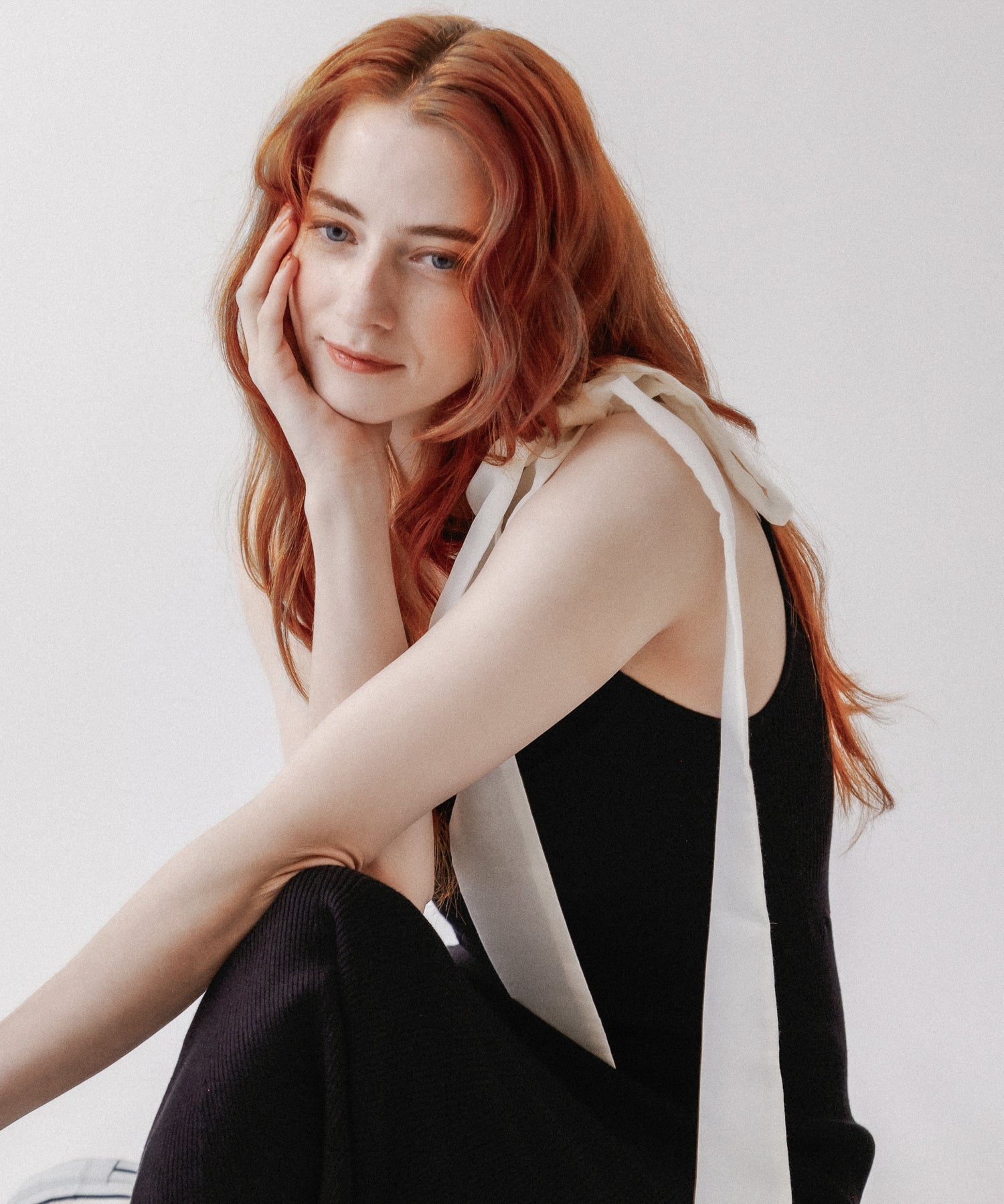 肩部絲帶針織連身裙