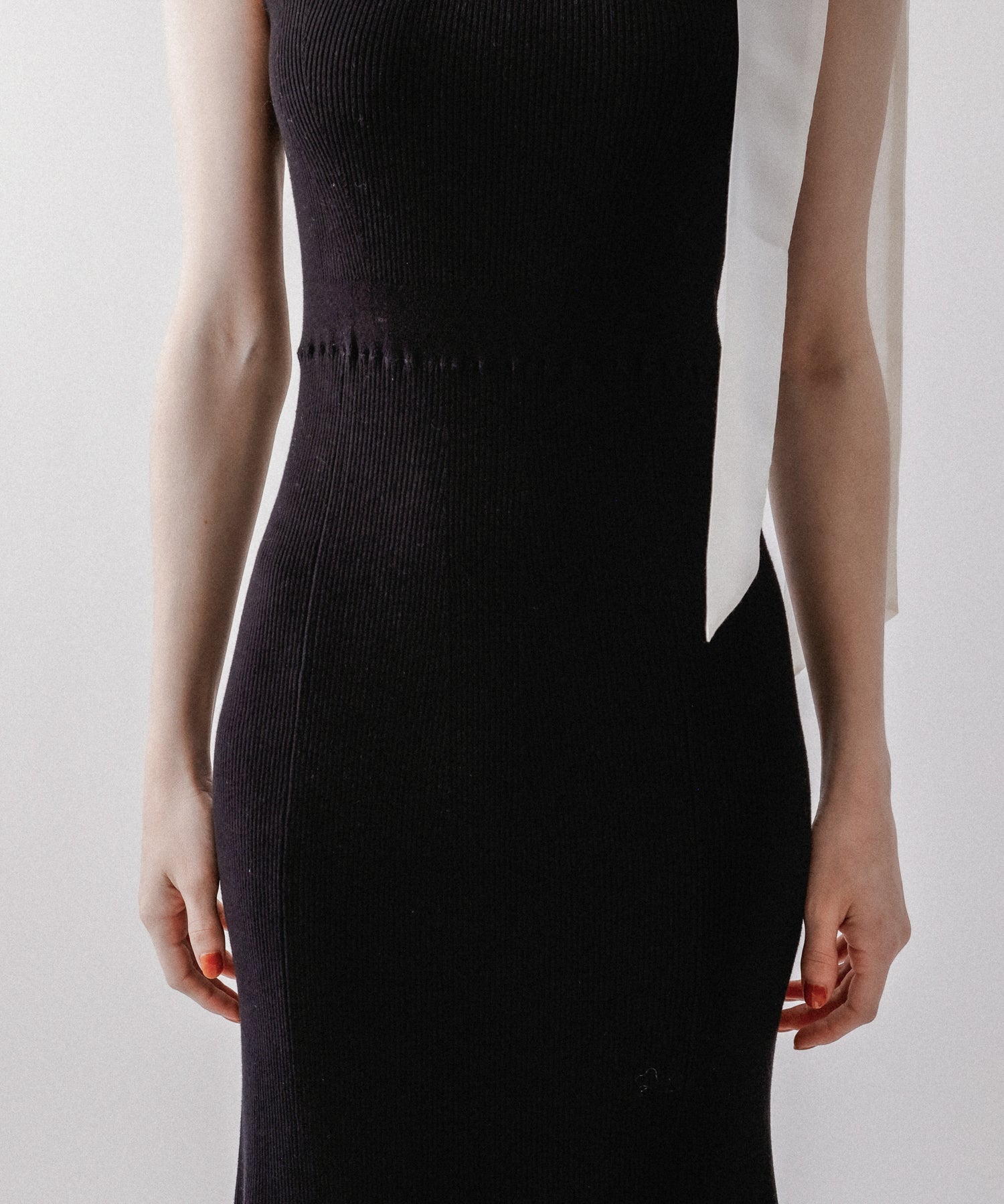 肩部絲帶針織連身裙