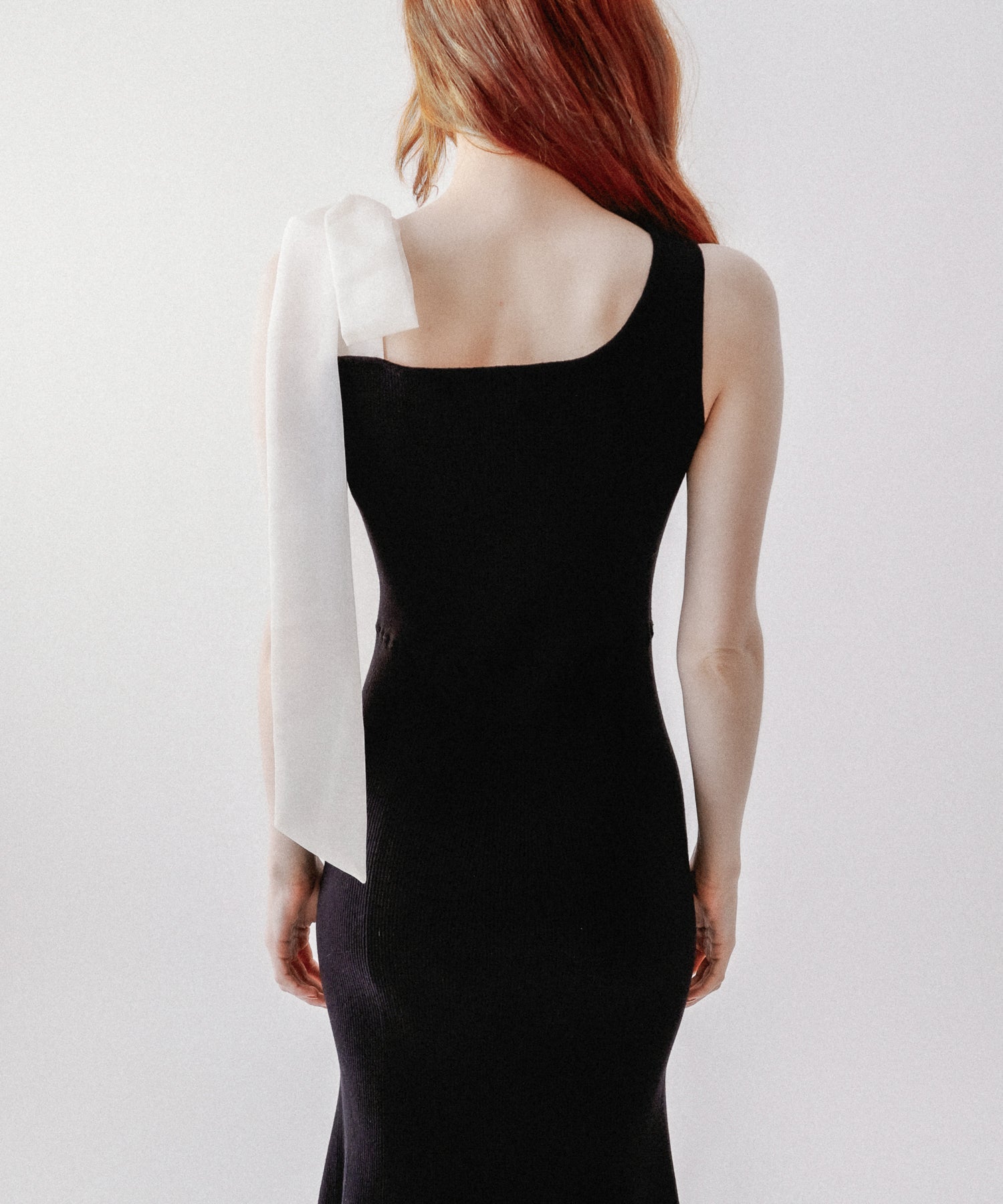 肩部絲帶針織連身裙