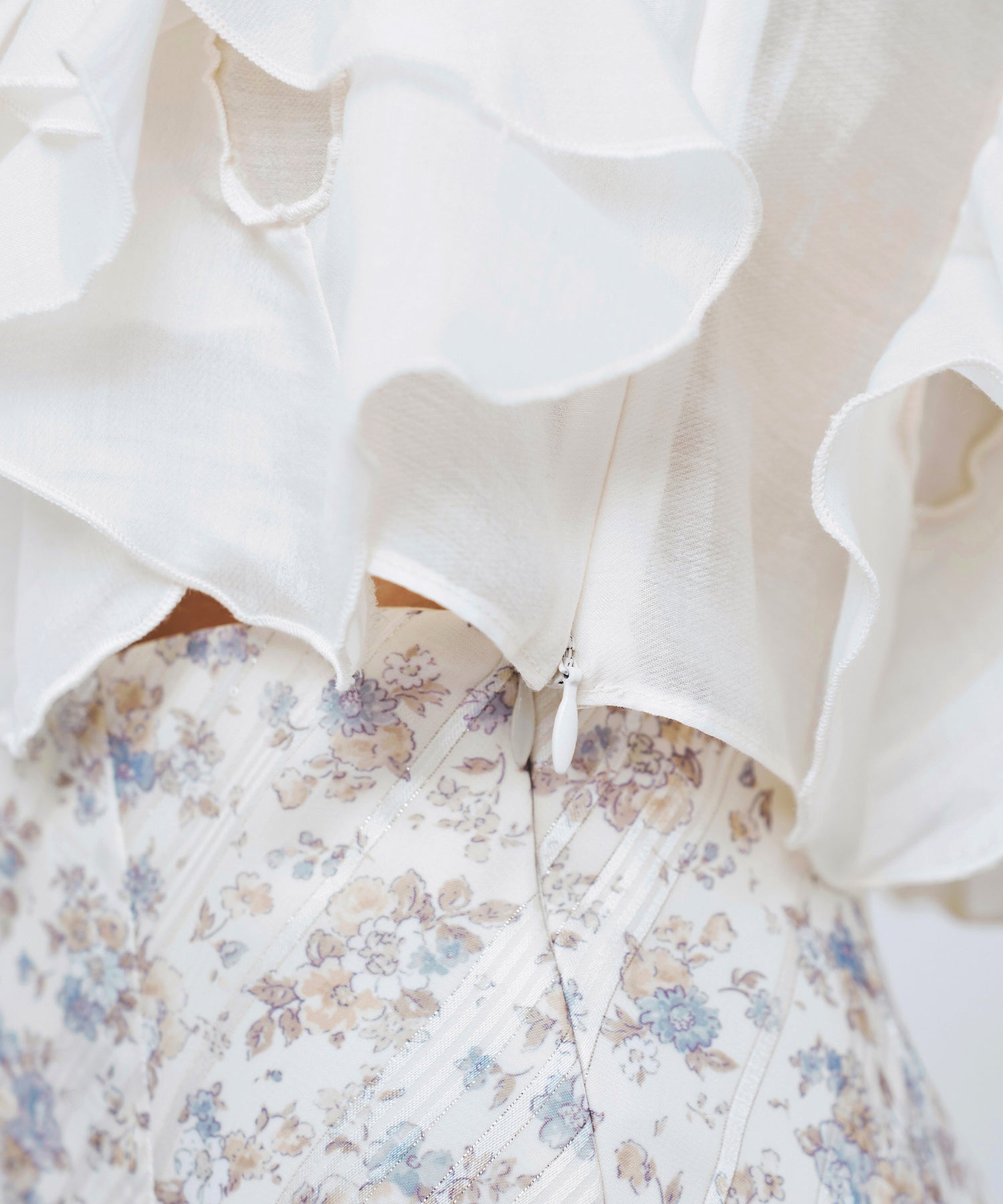 【予約】シアーフレアフリルブラウス