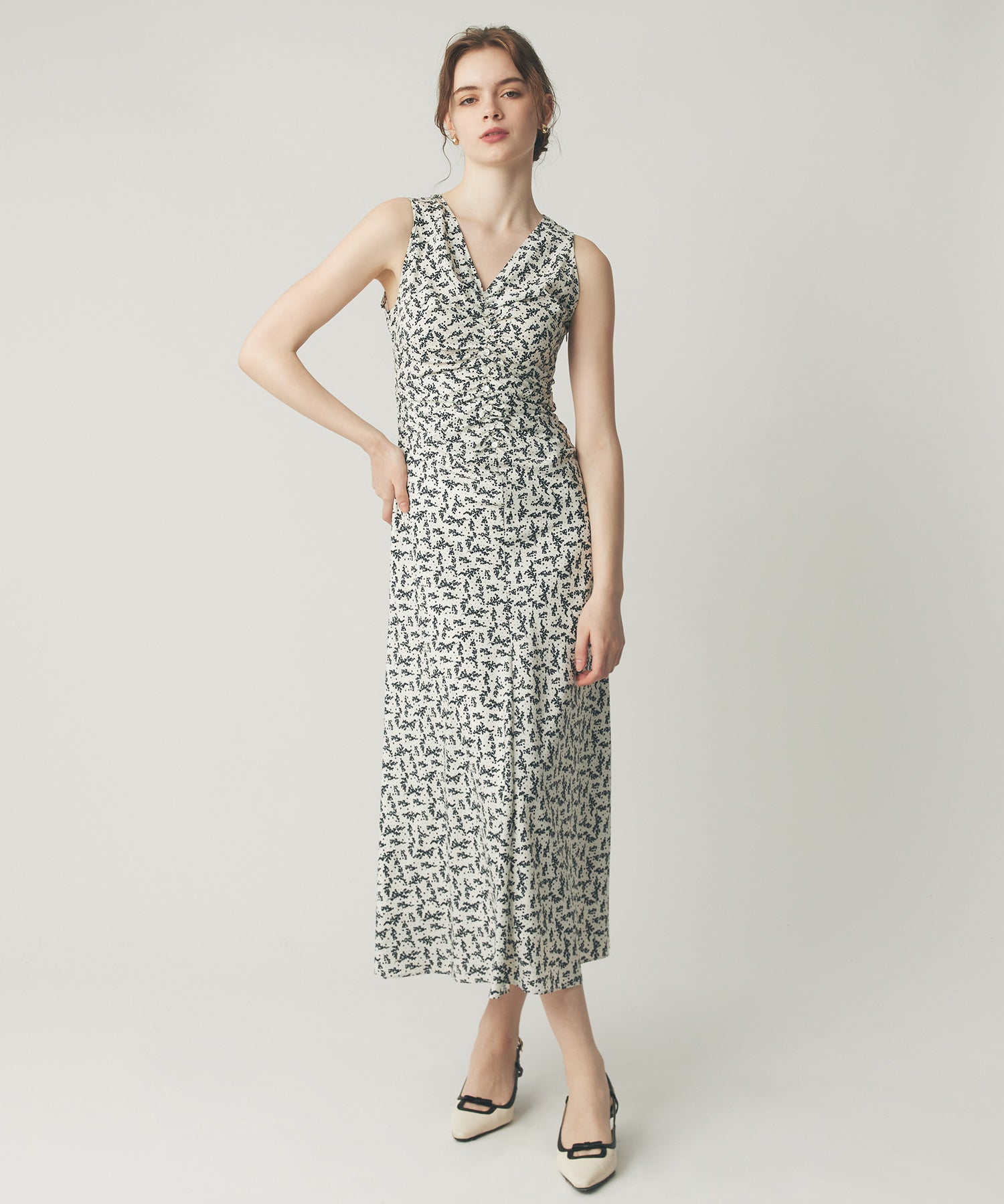 新品deicy シャインレースドレス ベージュ LOOK BOOK_10