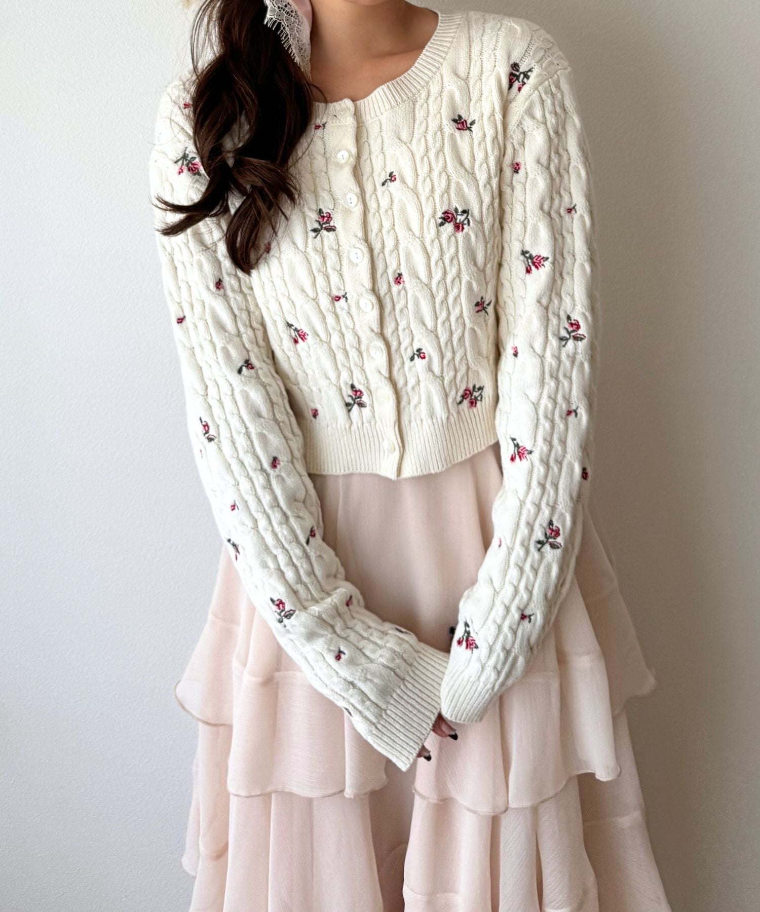 ローズ刺繍ケーブルカーディガン