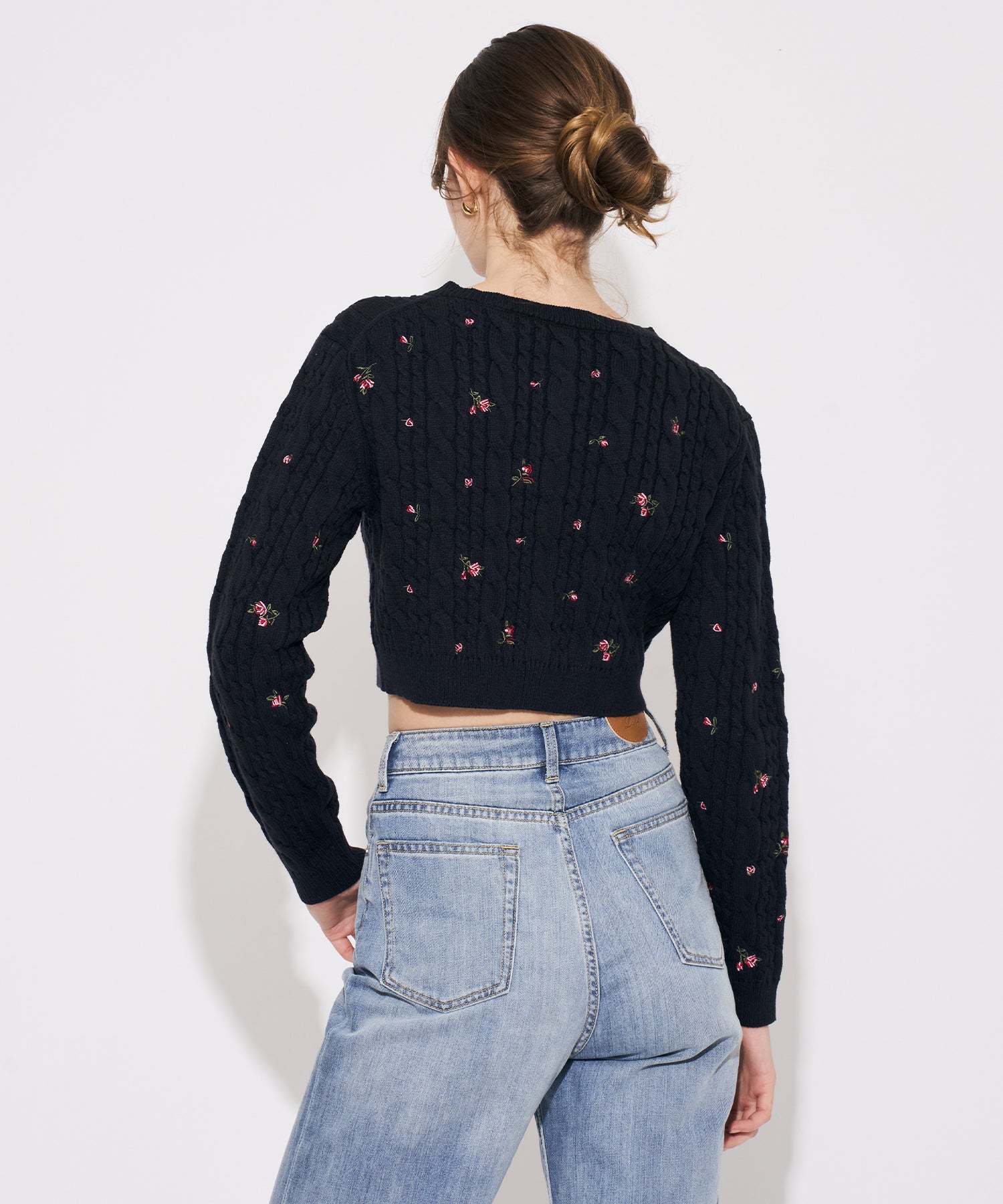 【予約】ローズ刺繍ケーブルカーディガン
